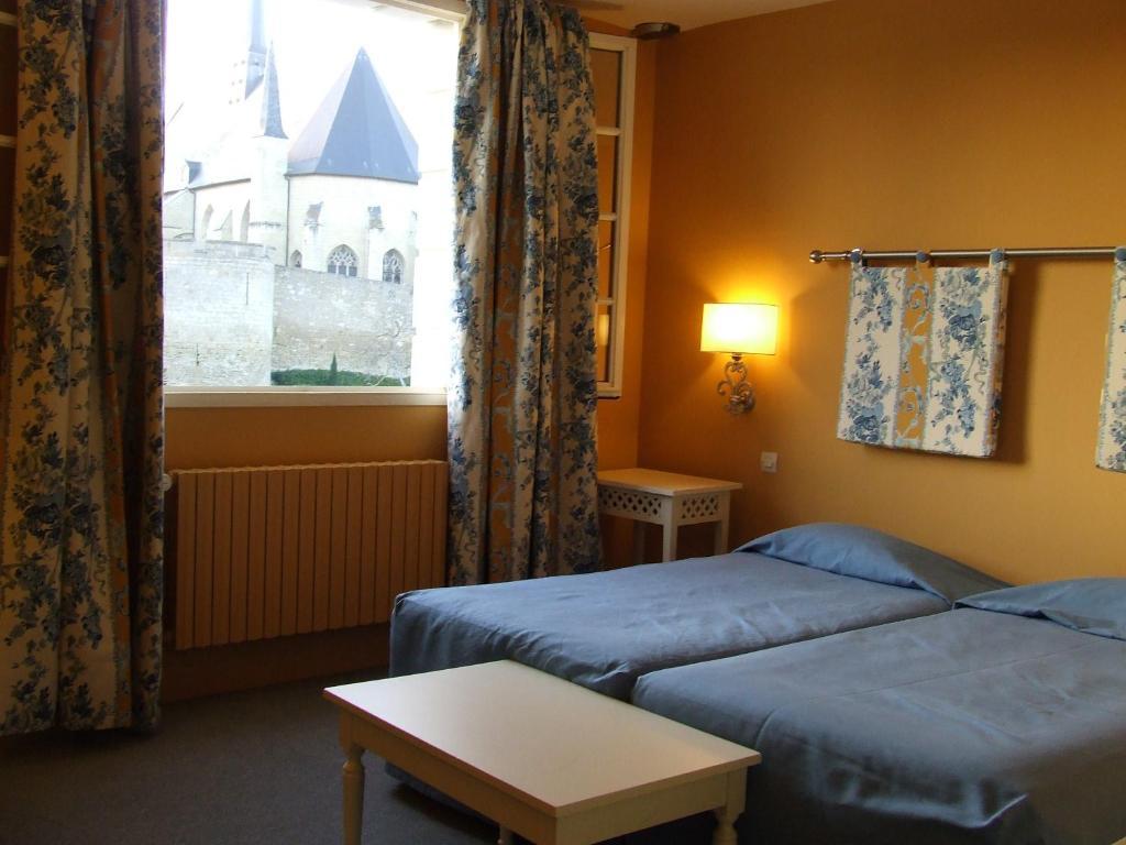 Hotel Spa Le Relais Du Bellay モントルイユ・ベレ 部屋 写真