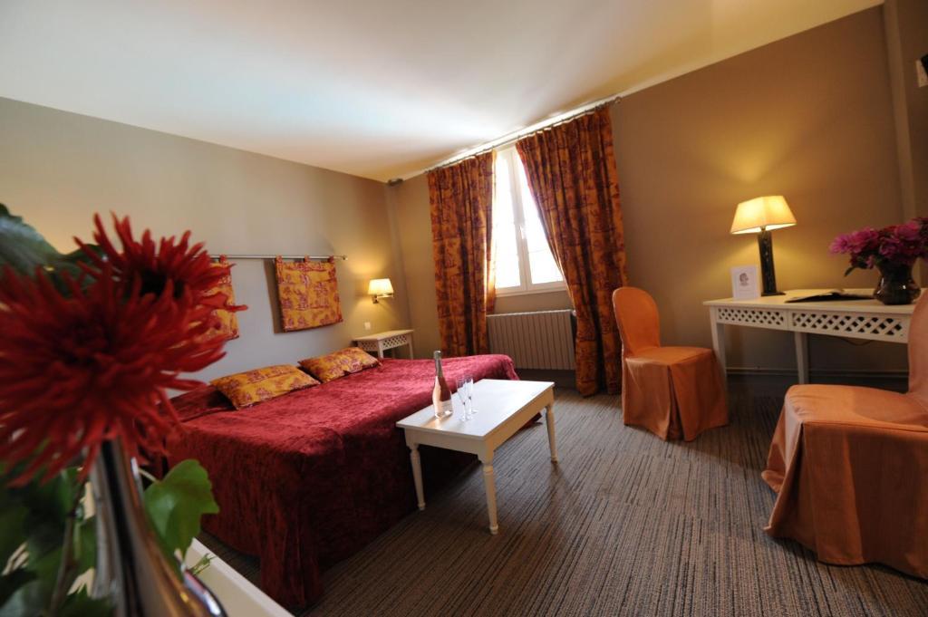 Hotel Spa Le Relais Du Bellay モントルイユ・ベレ 部屋 写真