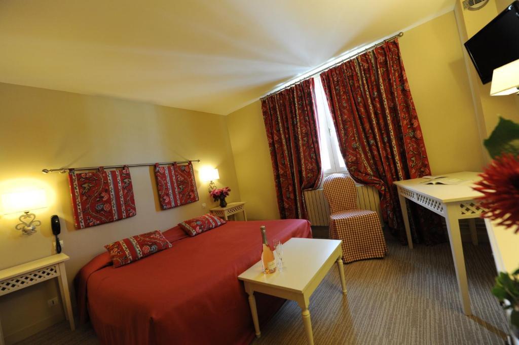 Hotel Spa Le Relais Du Bellay モントルイユ・ベレ 部屋 写真