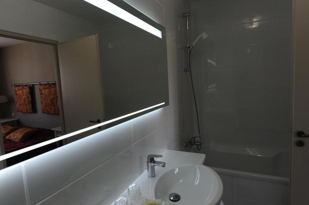 Hotel Spa Le Relais Du Bellay モントルイユ・ベレ 部屋 写真
