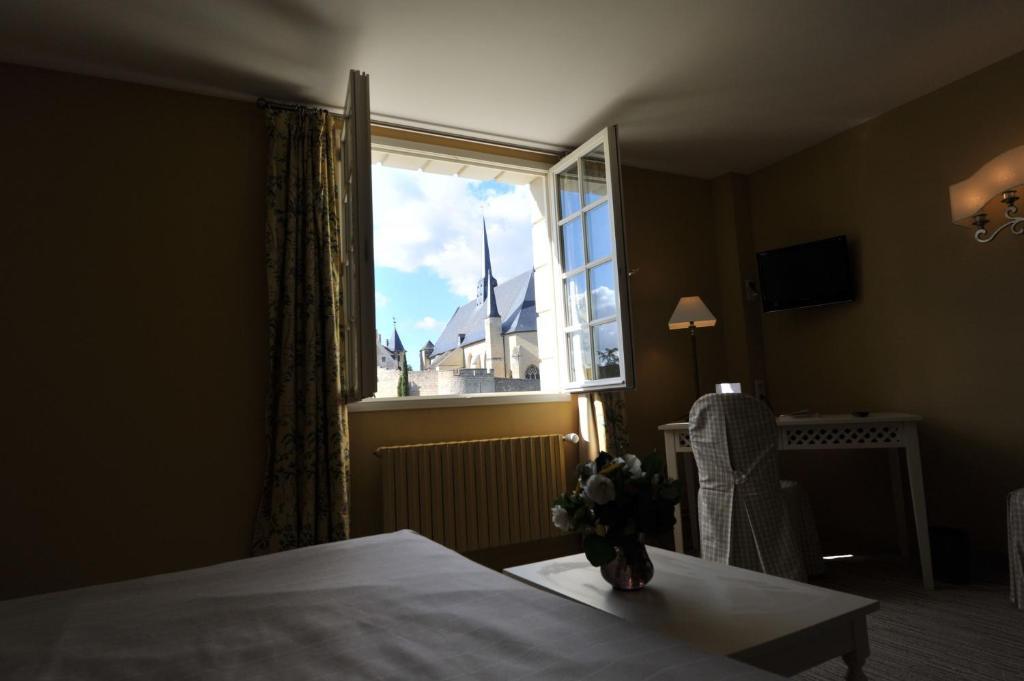 Hotel Spa Le Relais Du Bellay モントルイユ・ベレ 部屋 写真