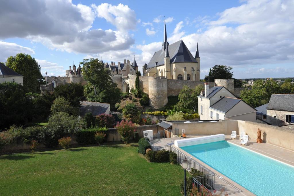 Hotel Spa Le Relais Du Bellay モントルイユ・ベレ エクステリア 写真