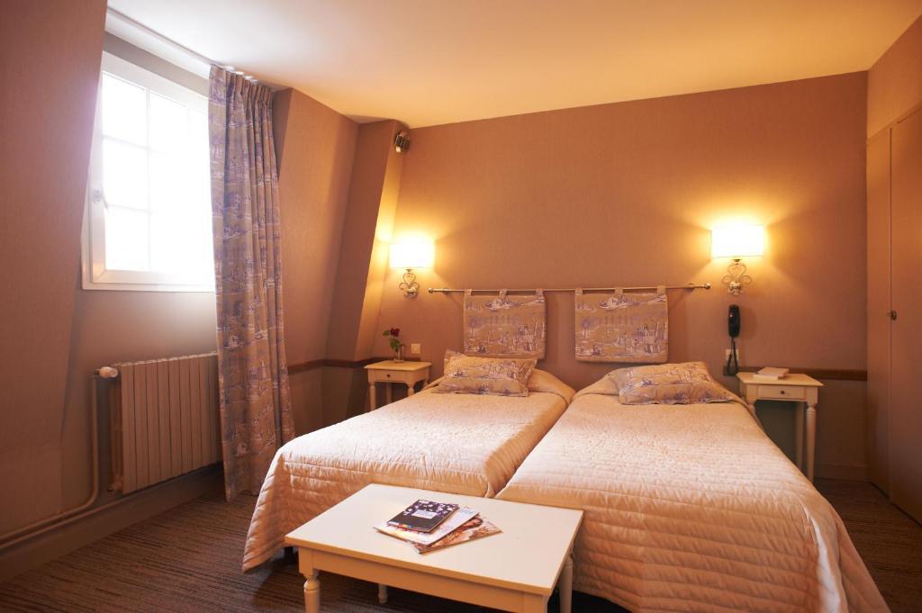 Hotel Spa Le Relais Du Bellay モントルイユ・ベレ 部屋 写真