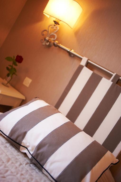 Hotel Spa Le Relais Du Bellay モントルイユ・ベレ 部屋 写真