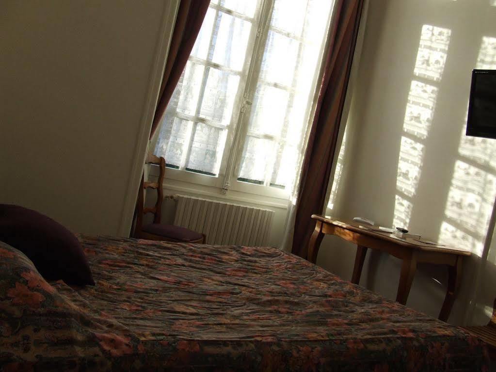 Hotel Spa Le Relais Du Bellay モントルイユ・ベレ エクステリア 写真